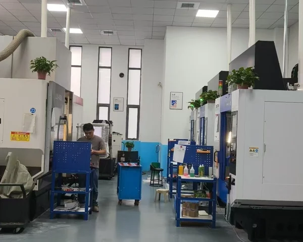 5-axis machining workshop at LINMI Precision